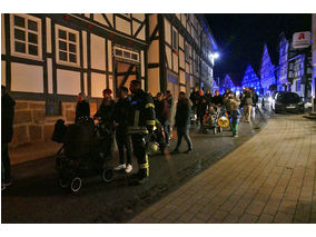 Sankt Martin Laternenumzug durch die Stadt (Foto: Karl-Franz Thiede)